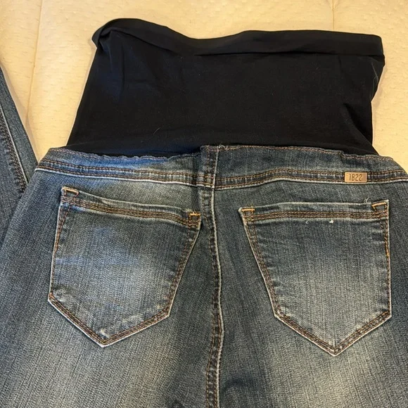 1822 Maternity Skinny Jeans - Picture 2 of 5